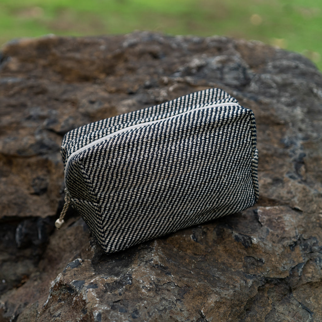 Veni Hand-Woven Wide Pouch